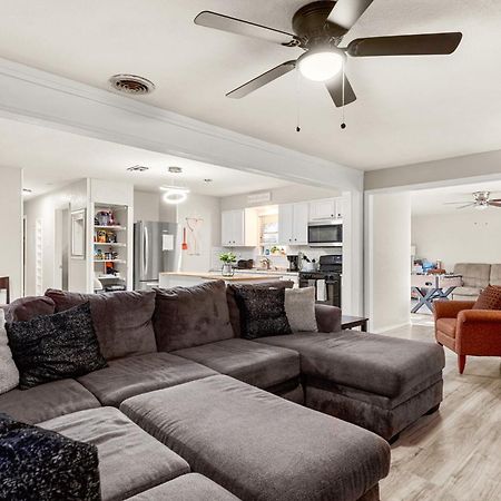 Cozy 3 Bedroom With Hot Tub 2 Min Away From Lackland San Antonio Exterior foto